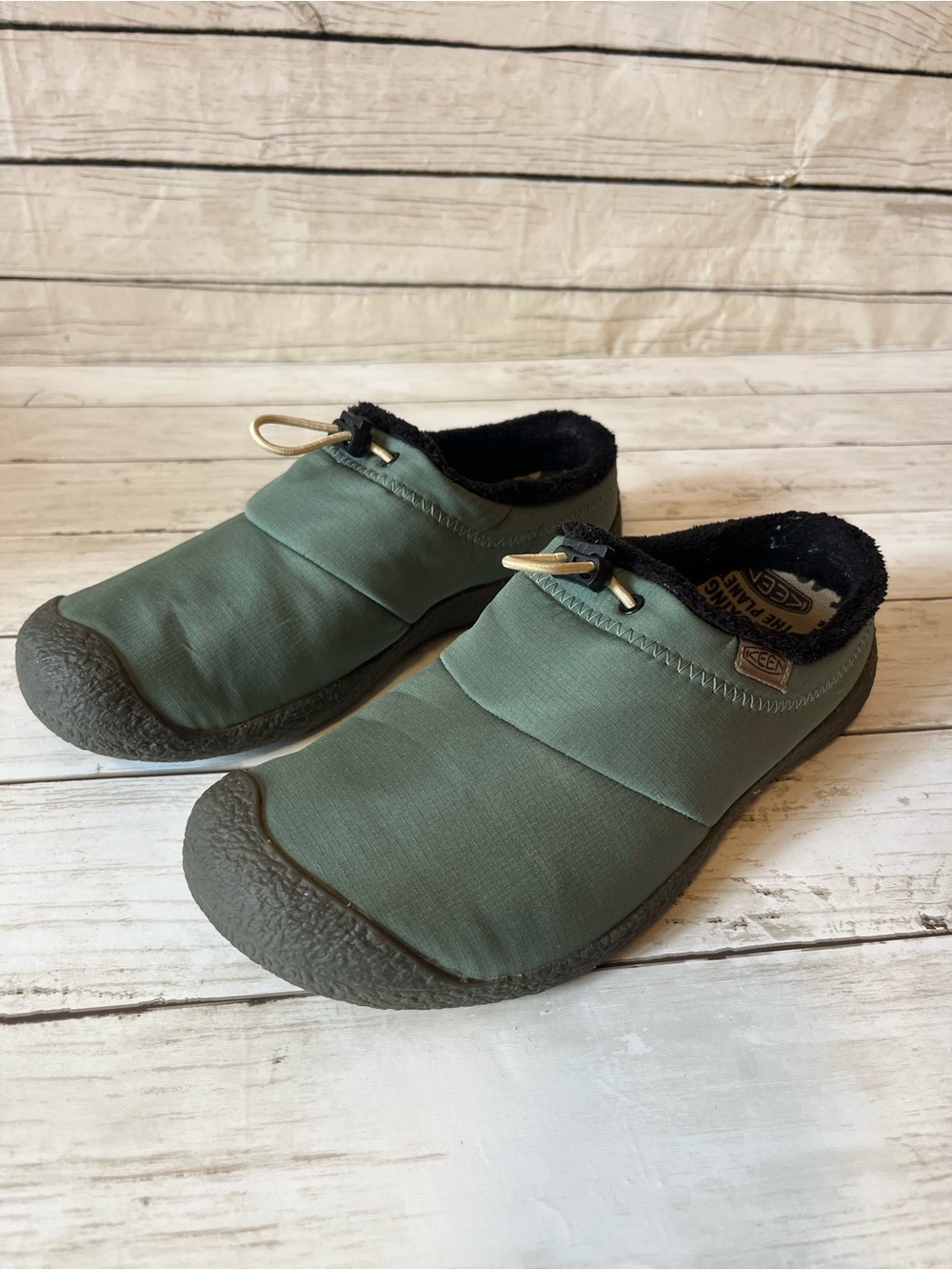 KEEN Women’s Green Howser III Slide Size 8.5